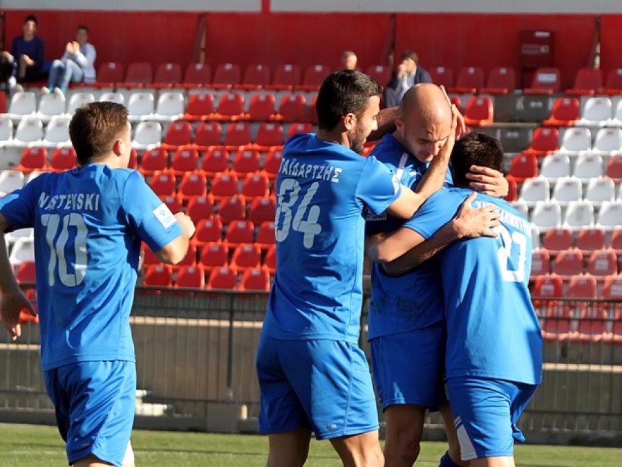 Αποφασίζει για πέντε