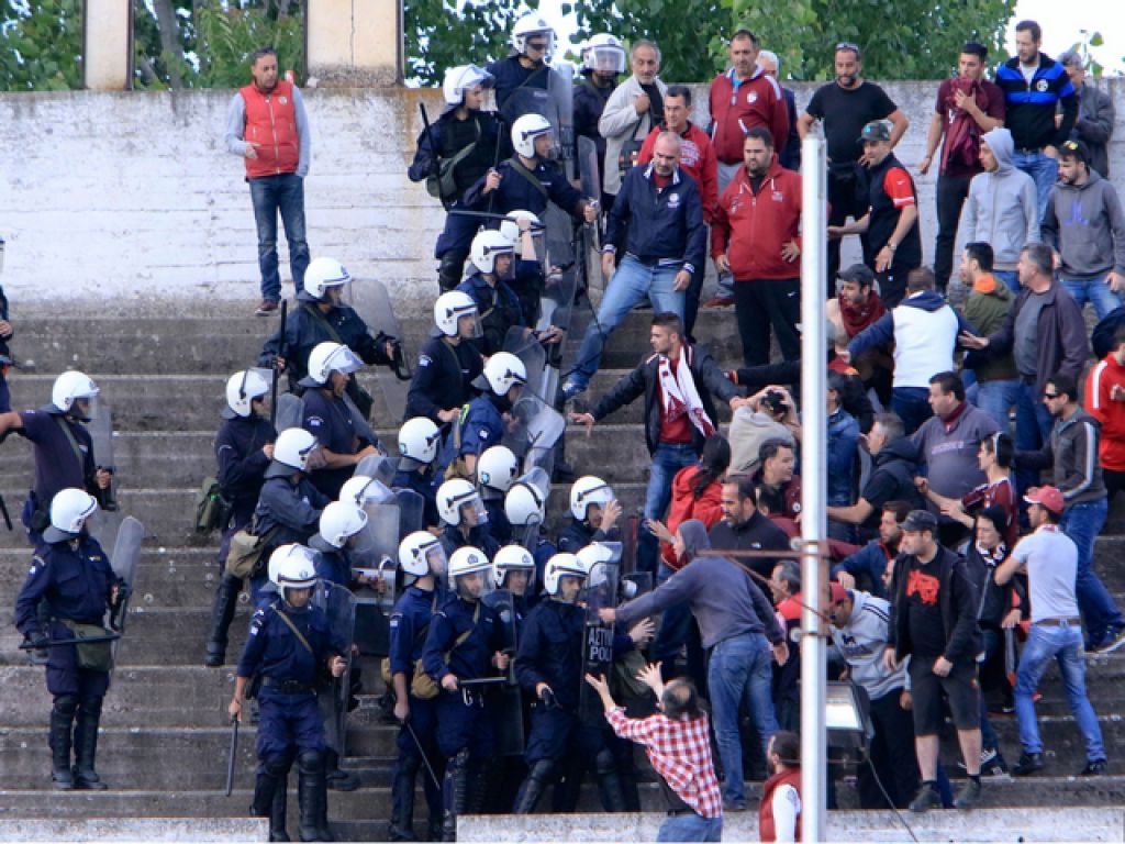 Ξύλο με την αστυνομία (photos)