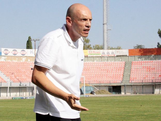 Γκώνιας… χωρίς διακοπές