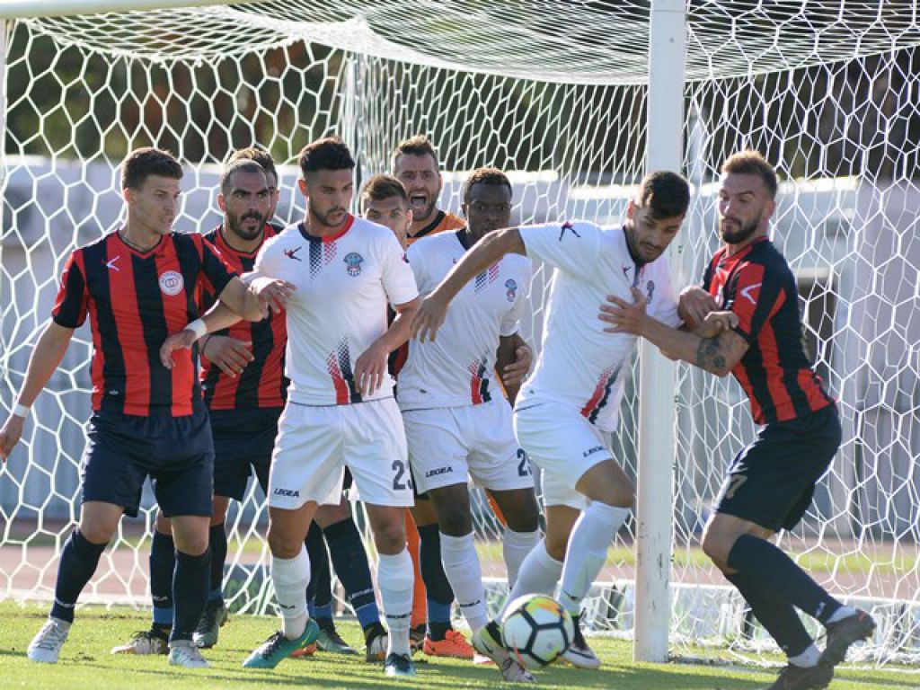 Μία 12άδα εκτός