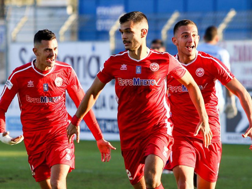Πλατανιάς με δύο απόντες