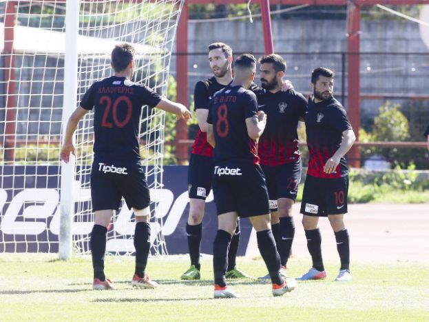 Τους θέλει όλους με… Δόξα