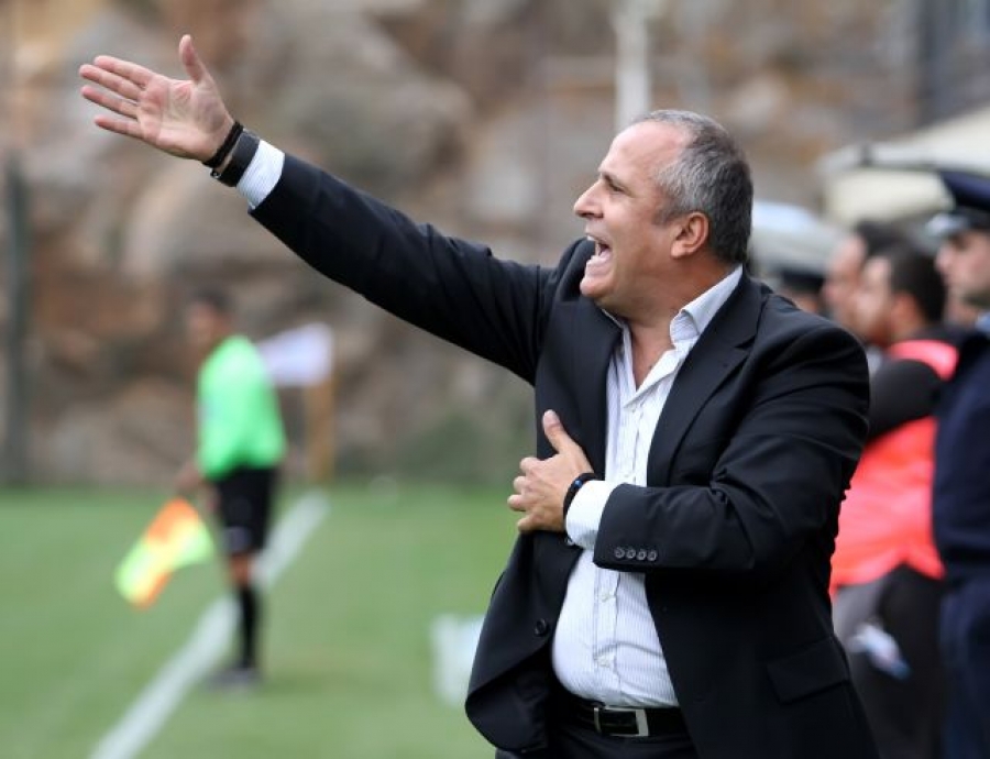 «Μένω αν φύγουν παίκτες»