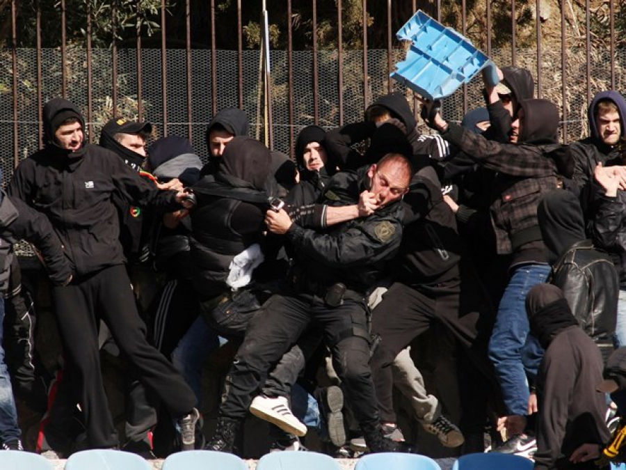 «Πέταξαν πίσω τα καπνογόνα»
