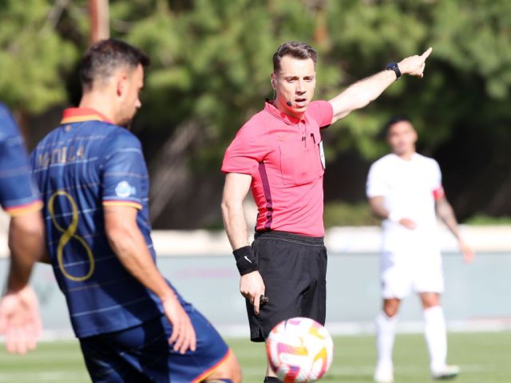 Ιωνικός: «Ανελέητος πόλεμος» (vid)