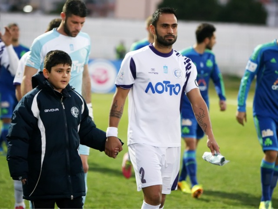 Τον κοίταξε στα μάτια