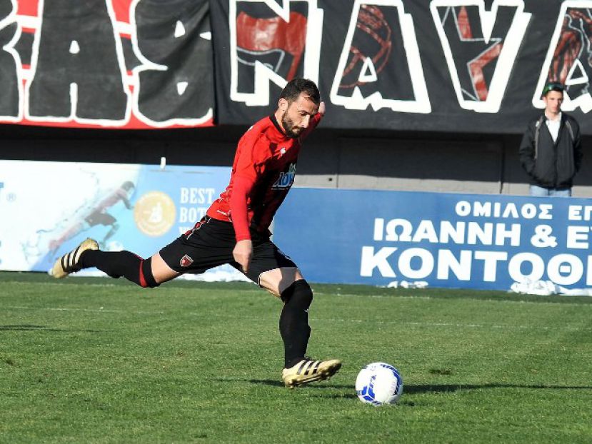Φωτάκης in, Βασιλείου out