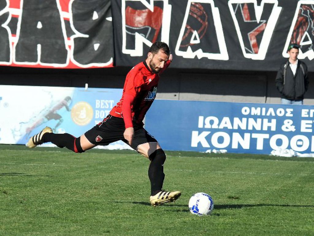 Φωτάκης in, Βασιλείου out