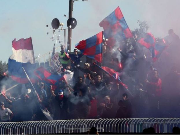 Παρών και στην πρεμιέρα ο κόσμος