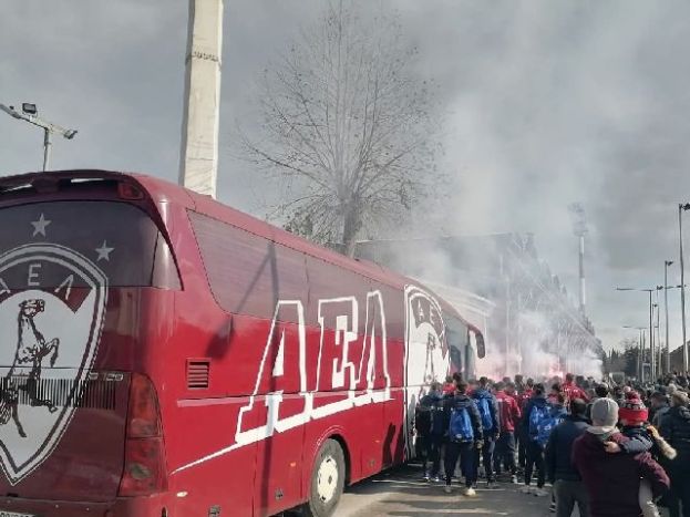 Αποθέωση στην αναχώρηση