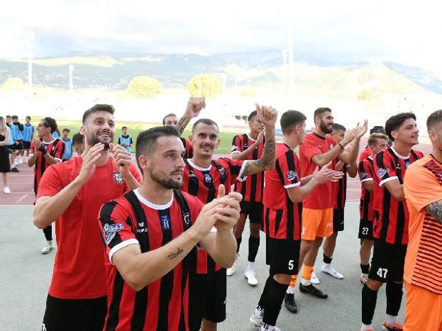 Ελλιπής στην πρεμιέρα