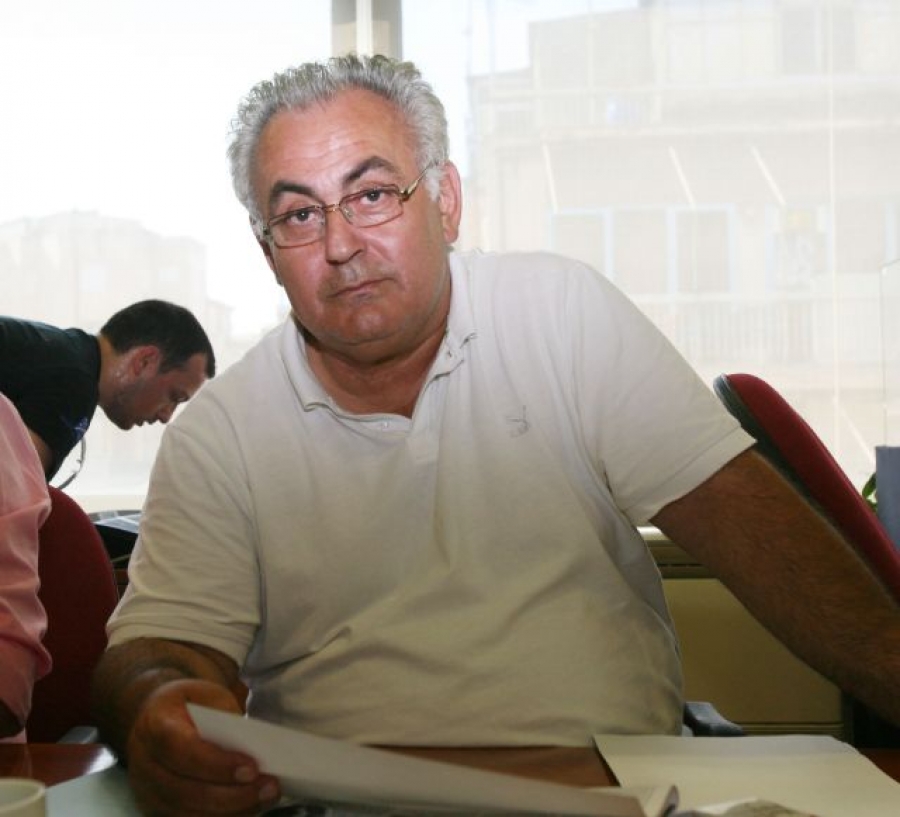 Δεν φεύγει ο Παπαδόπουλος