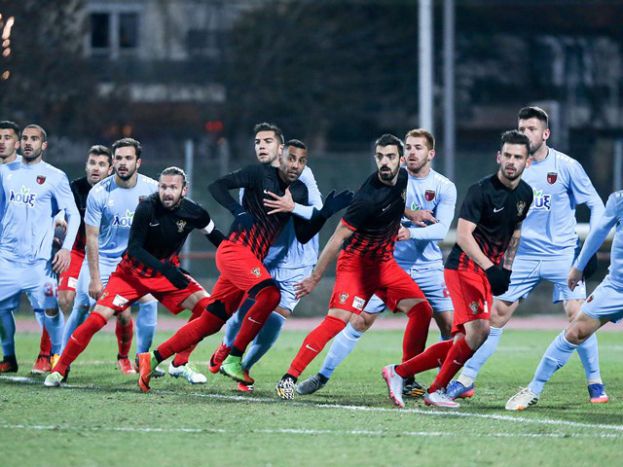 Με τους εναπομείναντες