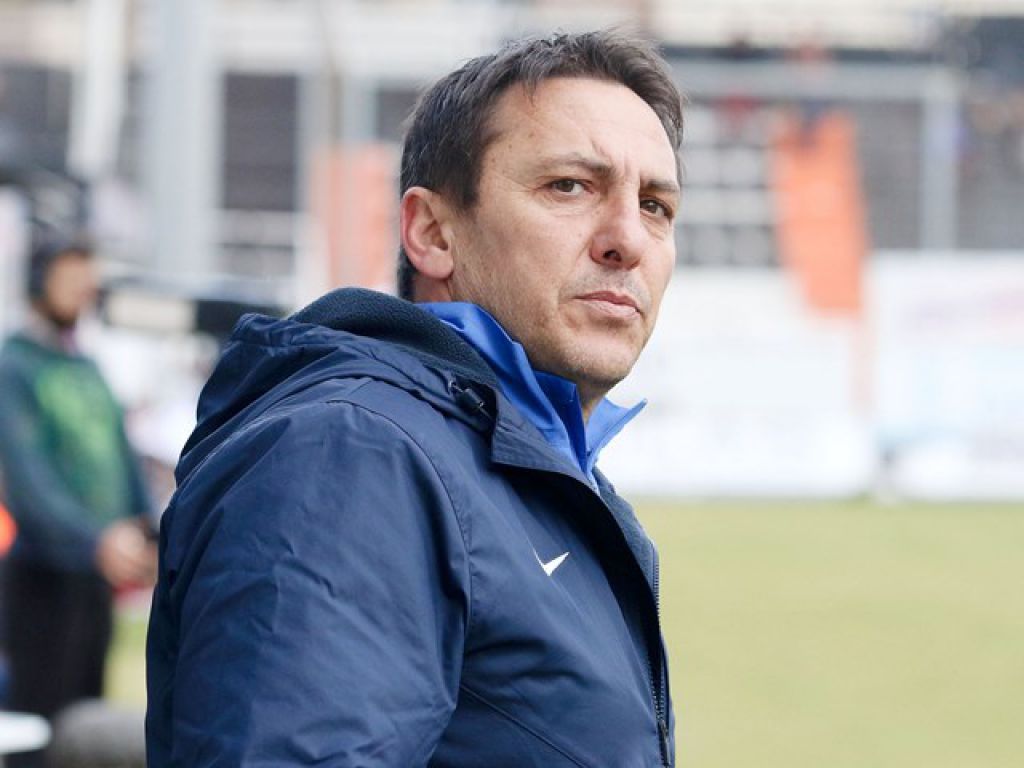 «Να δώσουν λύσεις…»