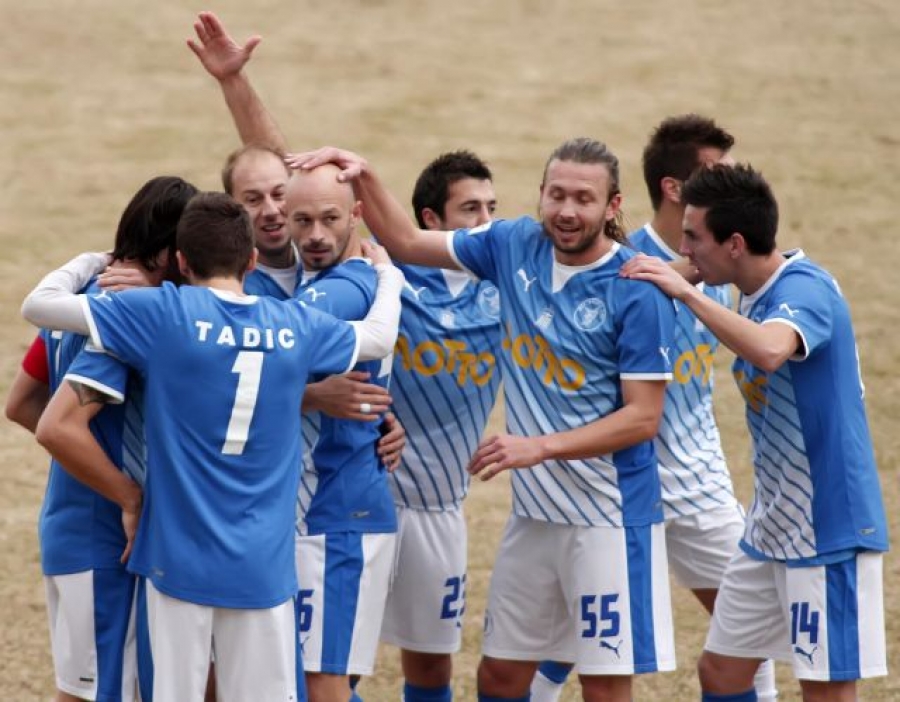 Νίκη με όλα τα όπλα