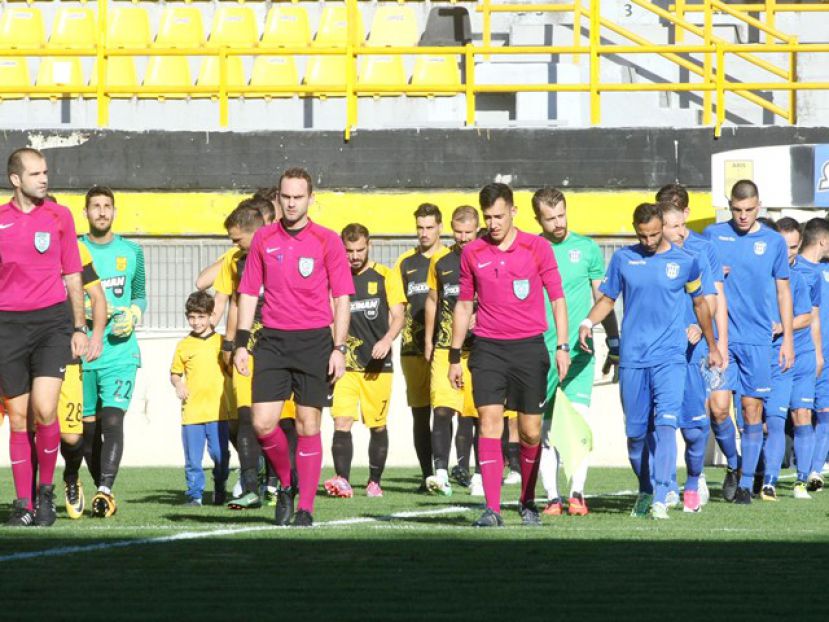 Περιμένει για Τζανακάκη