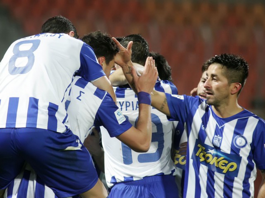 Τεσσάρα στους Νέους