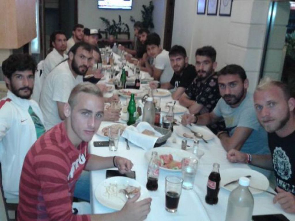 Ευχαριστίες για το «τραπέζι» (photos)