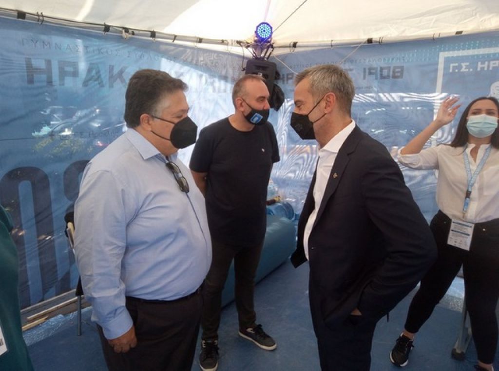 Τιμητική πλακέτα στον δήμαρχο