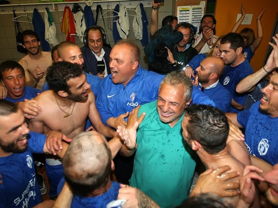«Για τον κόσμο με κλειστά μάτια»