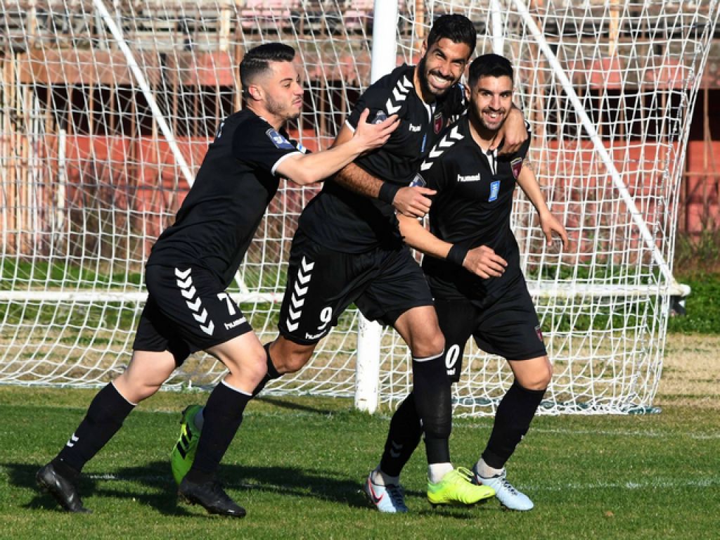 Τεσσάρα παρά τα προβλήματα