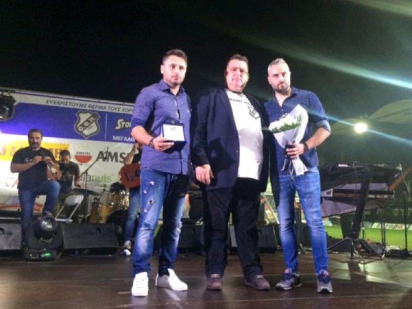 Δάκρυσαν στη βράβευση (video)