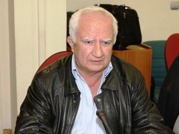 Μένουν οι υπογραφές