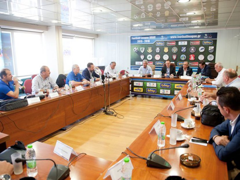 Στα άκρα με Super League