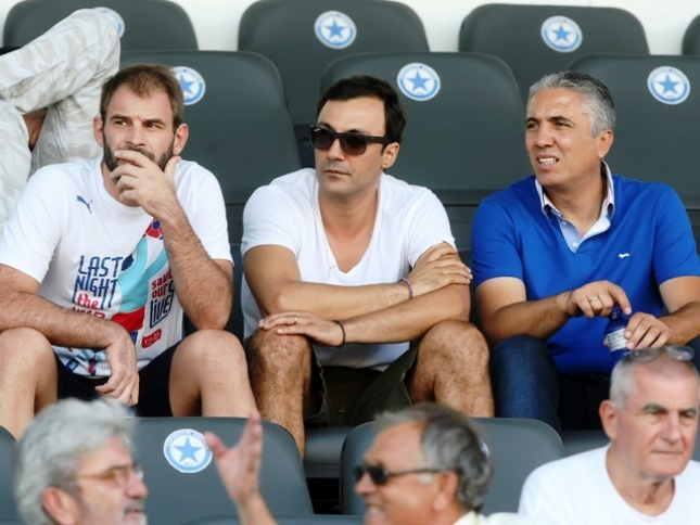 Ακόμη δύο στο «μικροσκόπιο»