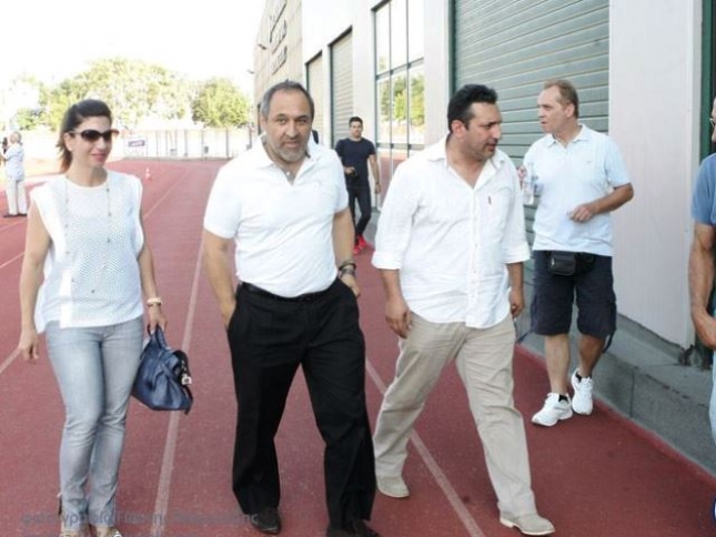 Στα χέρια του Παπαθανασάκη