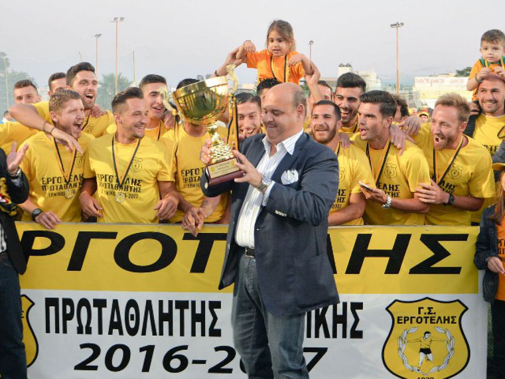 «Κάτω από καφενεία και καζίνο…»