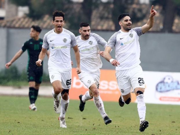 Τρεις εκτός στην Καλαμάτα