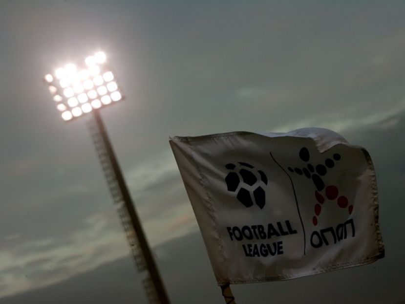 PLAY OUT NOTOΣ Αγωνία για τέσσερις