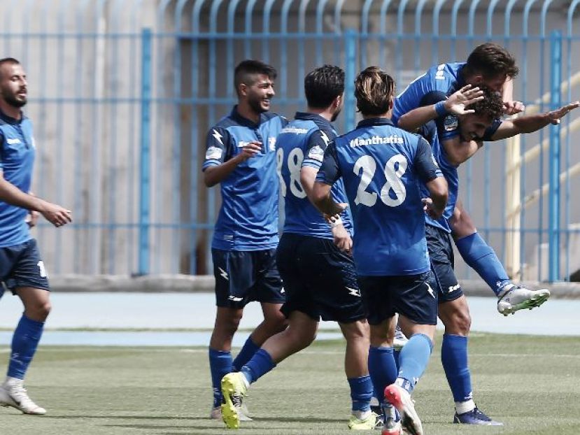 «Όχι» σε αλλαγή ονόματος – εμβλήματος