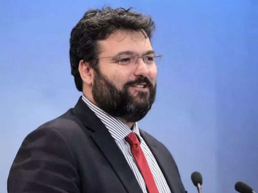 «Αντιμετωπίσιμα τα χρέη»