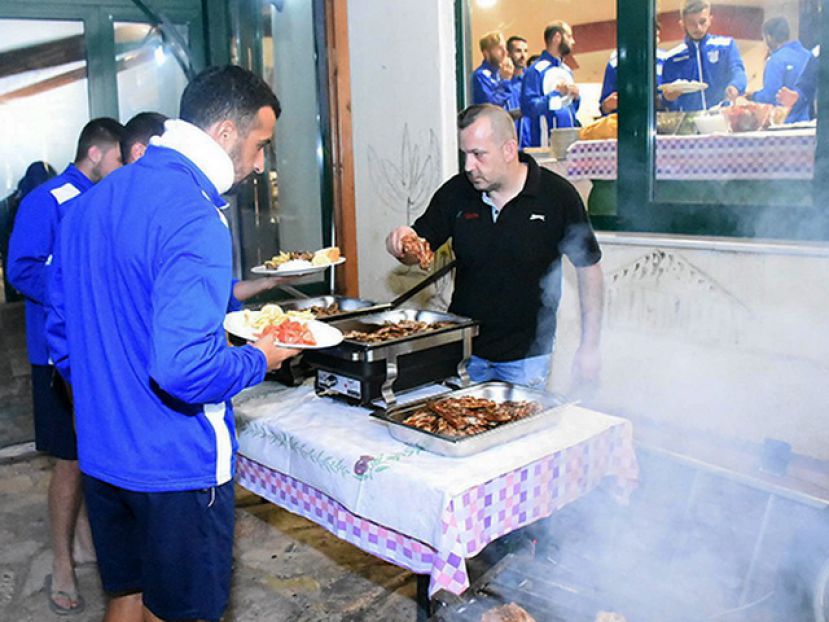 Αντίο με… μπάρμπεκιου (pics)