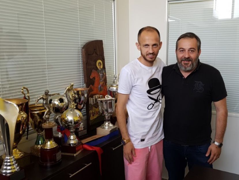 Ανανέωσε ο Γκόλιας