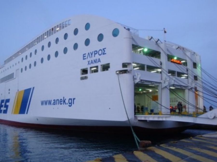 Εγκλωβισμένος στον Πειραιά!