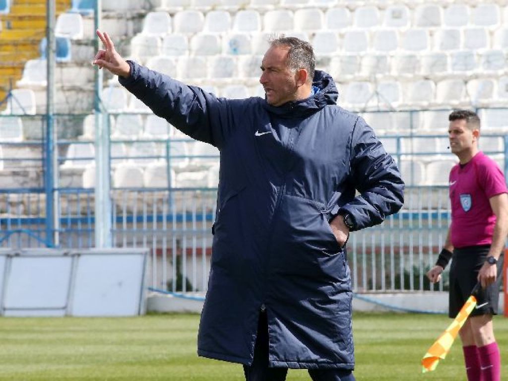 Χωρίς επόπτη και… προπονητές