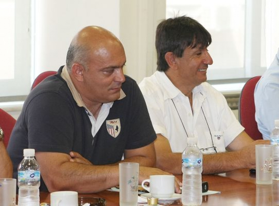 «Δώστε μας χρήματα»