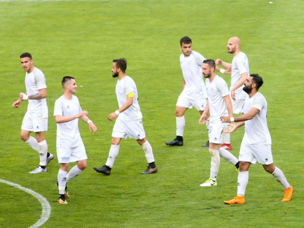 «Απλήρωτοι, αναζητούμε δανεικά»!