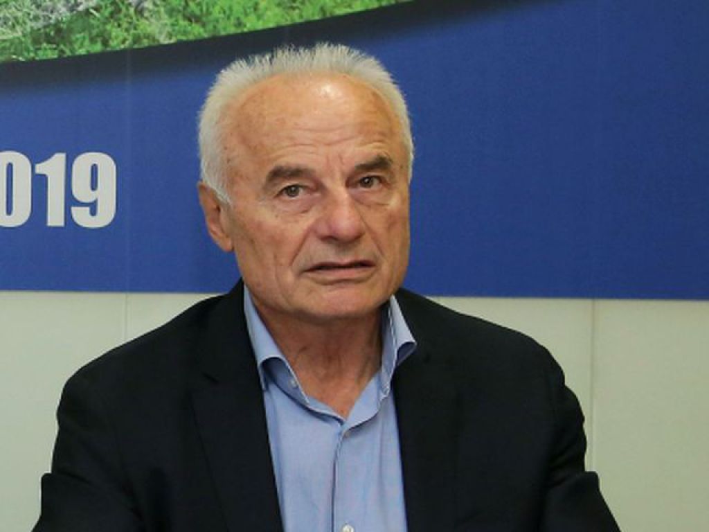 «Δεν μπορώ να παραμείνω…»