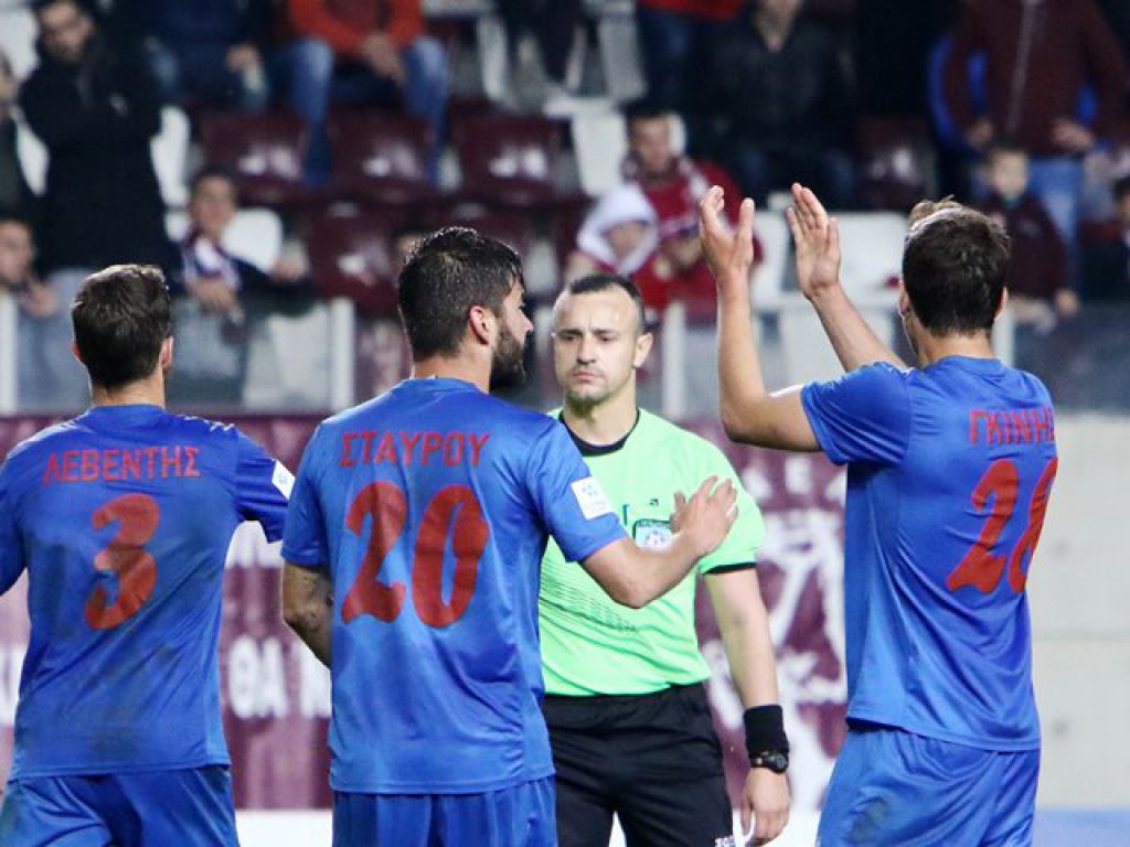 «Αυτούς χειροκρότησαν…»
