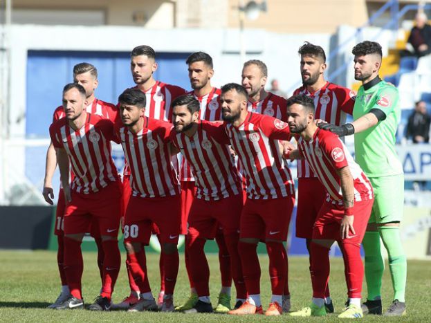 «Συμβιβασμός με τους τρεις»