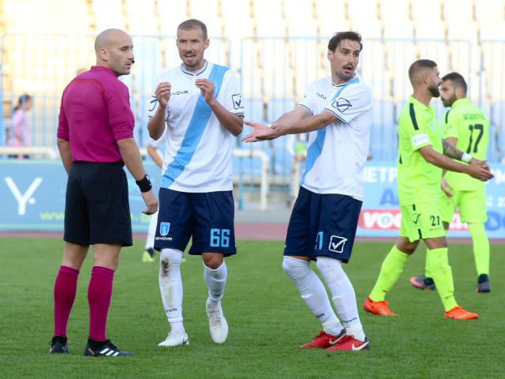 «Ούτε ξένοι, ούτε VAR»
