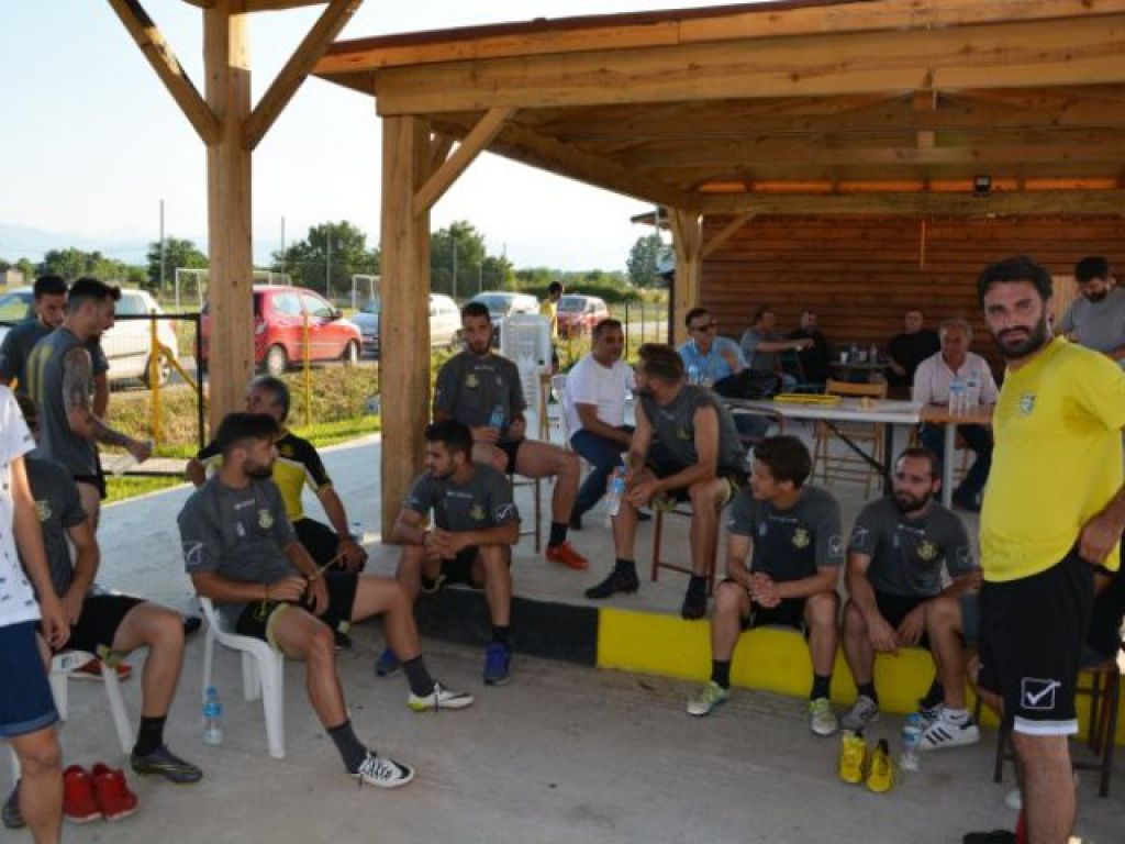 Χάπενινγκ και μπάρμπεκιου (photos)
