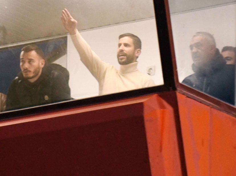 Δεν κάνει δεκτή την παραίτηση Μπέζα