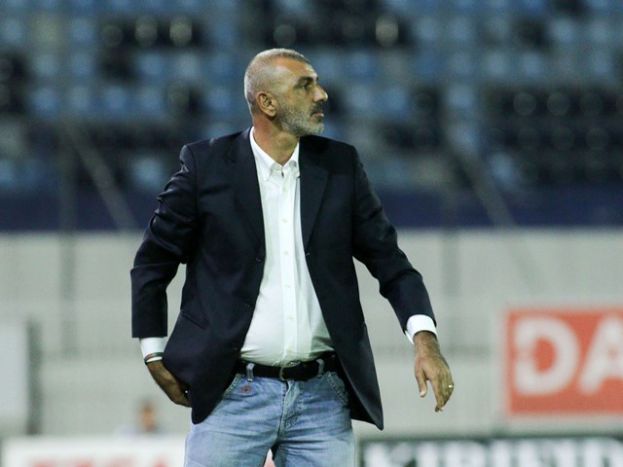 Ντεμπούτο υπό πίεση