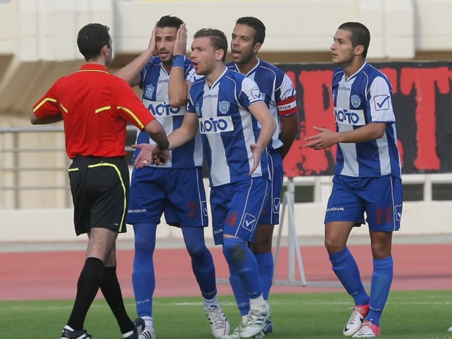 Καλούνται να περιμένουν