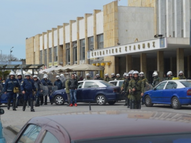 Καταγγέλλει η Αυτόνομη Θύρα 10